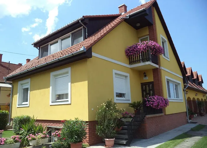 Konukevi Holp Vendeghaz 4*